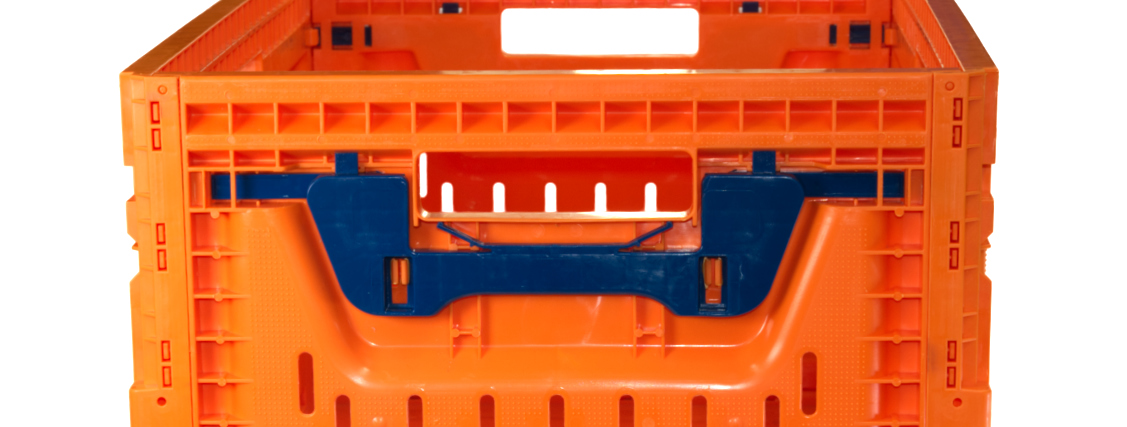 Quick release latches on collapsible crates