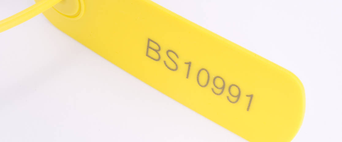 The tag provides a large surface for a variety of printing options, laser engravable for versatility.